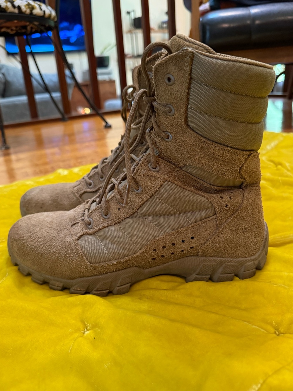 Bates- Men’s Military Tactical Boots. Size 8. 
Style E08670